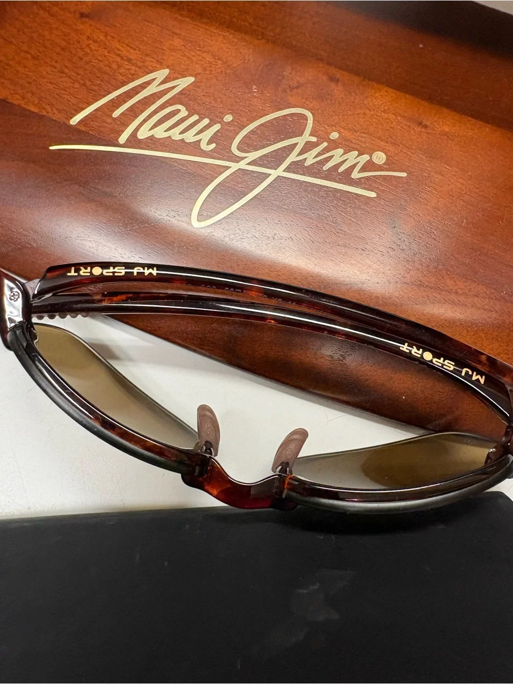 Maui Jim Men’s Sunglasses Brown Frame with Gray Lenses & Maria excellent quality